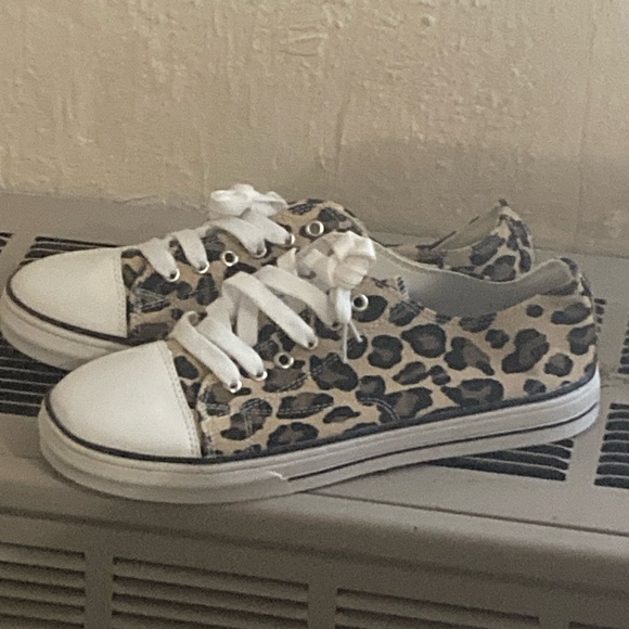 Canvas leopard print sneakers - Picture 3 of 5